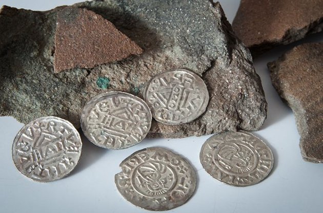 В Чехии обнаружили 700 монет Х века