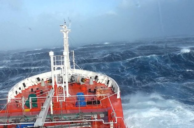 Екіпаж благополучно евакуйований