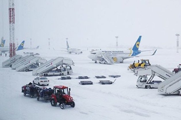 Складні погодні умови позначаються на роботі аеропортів