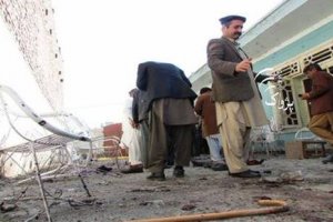 В Афганистане 13 человек погибли из-за атаки смертника на дом чиновника