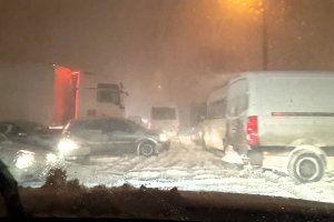 У Дніпропетровську через снігопади обмежено вантажоперевезення