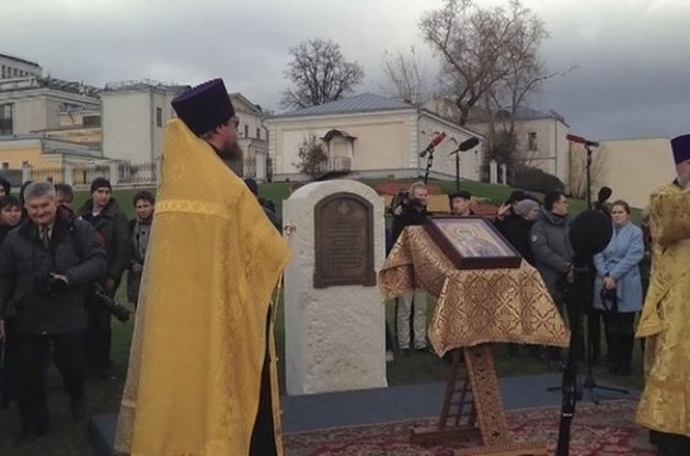 Памятник князю Владимиру в Москве еще не установили, но монумент уже уменьшился в размерах
