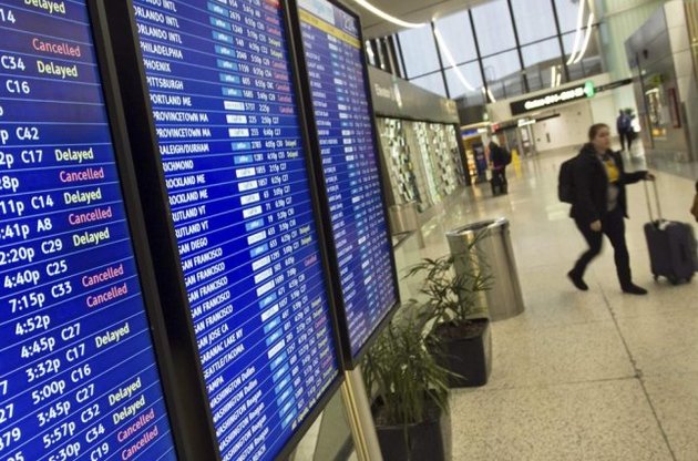 У США через сніговий шторм скасували тисячі авіарейсів