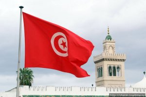 В Тунисе продлили режим чрезвычайного положения