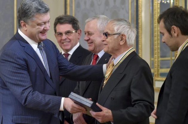 Порошенко наградил выдающихся граждан Украины по случаю Дня Соборности