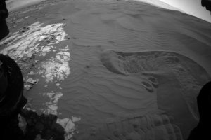 Марсоход Curiosity взял пробы песка из дюн на Марсе