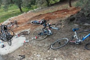 Шесть велогонщиков попали под колеса автомобиля
