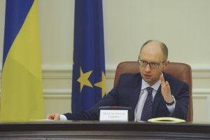 Яценюк предложил вынести на референдум поправки в Конституцию