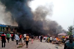 Четыре взрыва прогремели на одном из рынков Камеруна, десятки погибших - Reuters