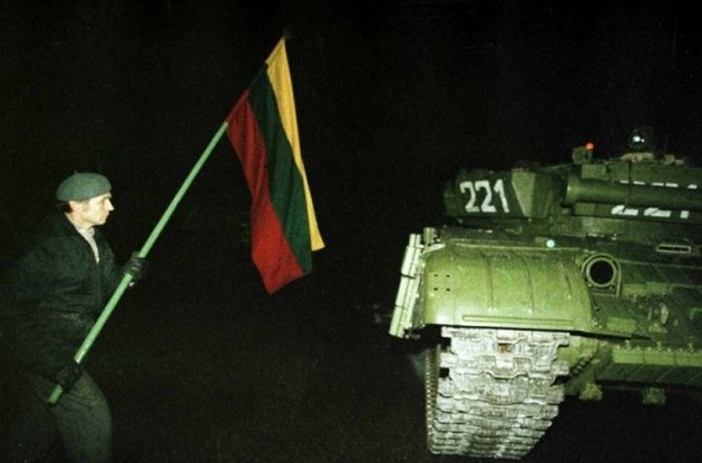 Справа складається з 709 томів, один лише обвинувальний акт - з 13 томів