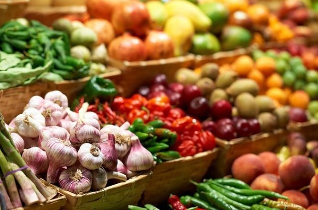 Во Франции законом запретили супермаркетам выбрасывать еду