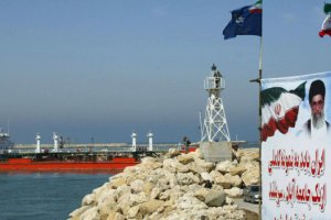 Иран отказывается торговать нефтью за доллары − СМИ