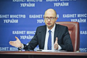 Яценюк призвал не пугать его отставкой