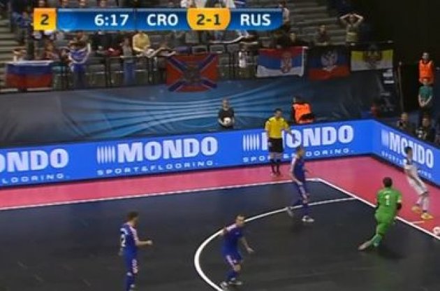 Во время матча чемпионата Европы по футзалу болельщики вывесили флаги "ДНР" и "Новороссии"