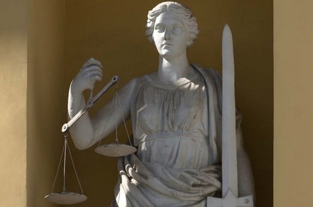 Санкция ч. 1 ст. 111 УК Украины (государственная измена) предполагает наказание в виде лишения свободы на срок от 10 до 15 лет