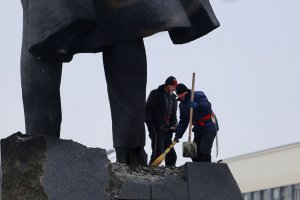 В "ДНР" заявляют о задержании "вандалов", покусившихся на памятник Ленину в Донецке