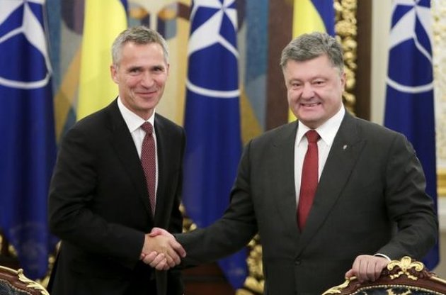 НАТО продовжить допомагати Україні, так як Росія не виконує Мінські домовленості – Столтенберг