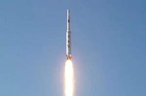 Супутник КНДР стабілізувався на орбіті, але не передає дані на Землю – Reuters
