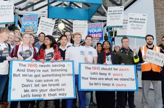 У Великій Британії через протест молодих лікарів скасували майже три тисячі операцій