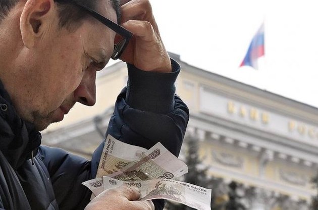 Расходы россиян впервые за 18 лет превысили доходы - Ъ