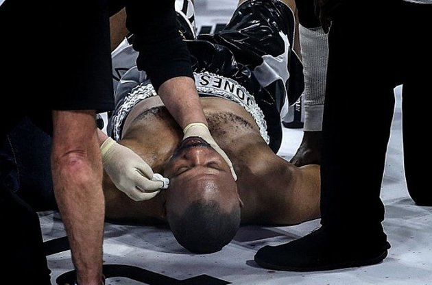 Джонс завершил карьеру после тяжелого поражения