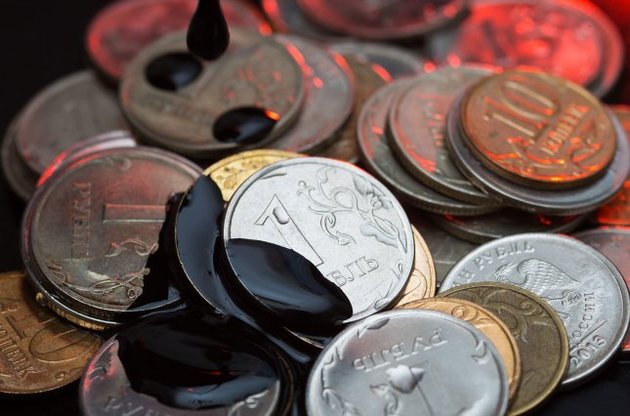 В уряді РФ обговорюють можливість девальвації рубля через ціни на нафту - Reuters