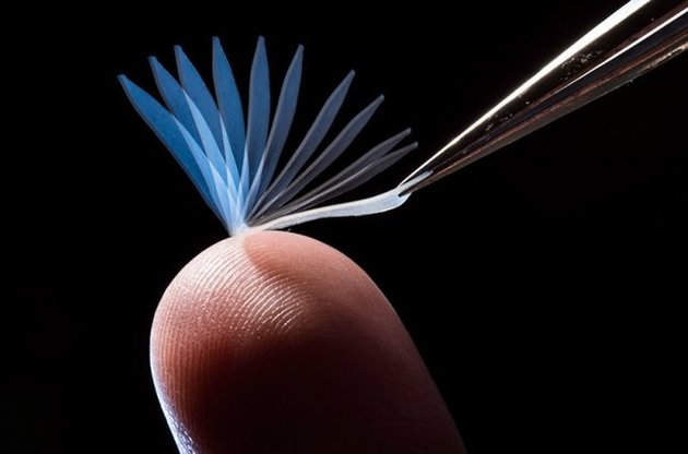 Полімер здатний змінювати форму при контакті з тілом людини