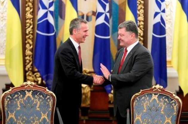 Порошенко утвердил программу сотрудничества Украина-НАТО на 2016 год