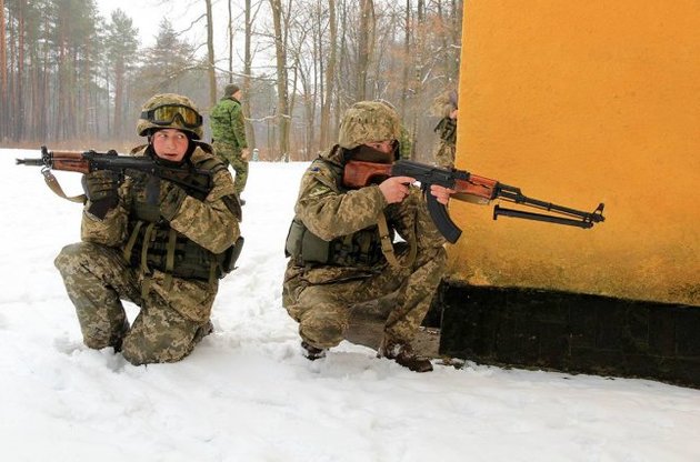 За минувшие сутки в зоне АТО ранены семеро украинских военных