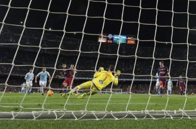 Суарес забил с паса Месси