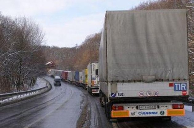 Украина приостановила транзит грузовиков из России
