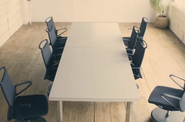 Крісла здатні самостійно під&#039;їжджати до столу