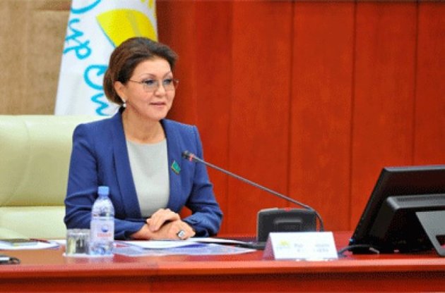Дочка Назарбаєва попросила платників податків не скупитися і ділитися