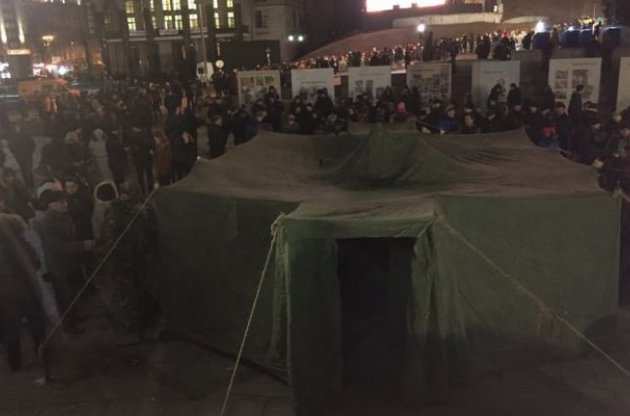 Активисты все-таки установили палатку на Майдане