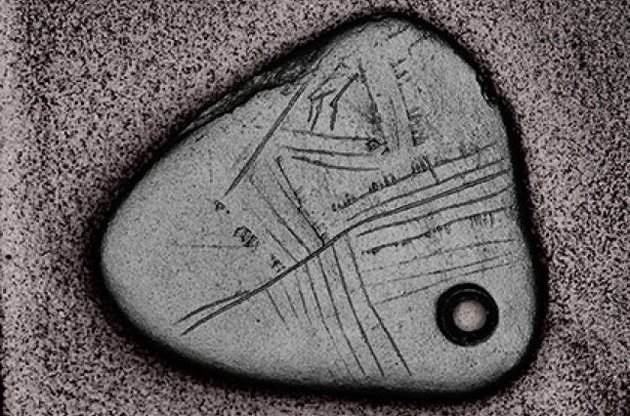 Археологи обнаружили древнейший мезолитический кулон