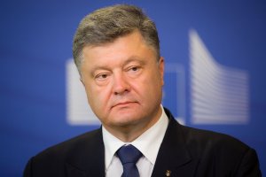 Порошенко повідомив про звільнення трьох українців із полону