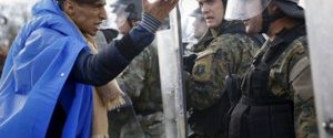 На границе Греции с Македонией скопились сотни мигрантов