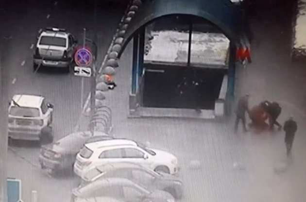 Жінка погрожувала підірвати себе