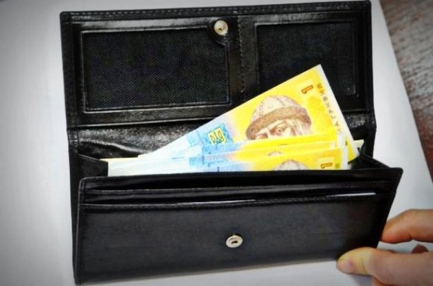 Реальная зарплата украинцев в январе упала на 13,2%