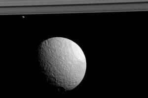 Cassini передала на Землю новий знімок Тефії і Януса
