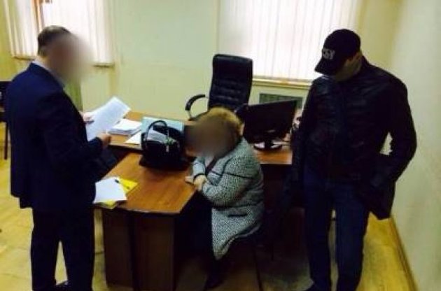 Ректор одного з запорізьких університетів намагалася відкупитися від київських чиновників