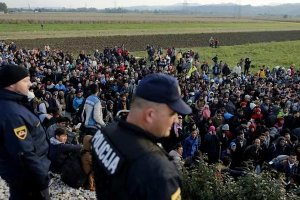Премьер Хорватии обещает привлечь армию для защиты от мигрантов