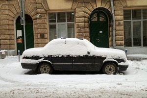 Из-за сильного снегопада в Москве отменены более 100 авиарейсов
