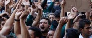 На севере Греции беженцы блокировали железную дорогу