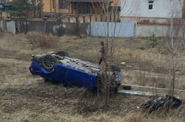 В Киеве Lexus снес остановку, есть жертвы