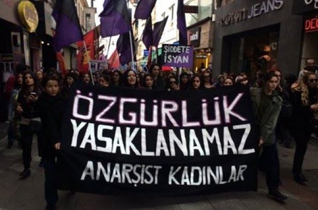 Турецкая полиция резиновыми пулями разогнала митинг женщин в честь 8 Марта
