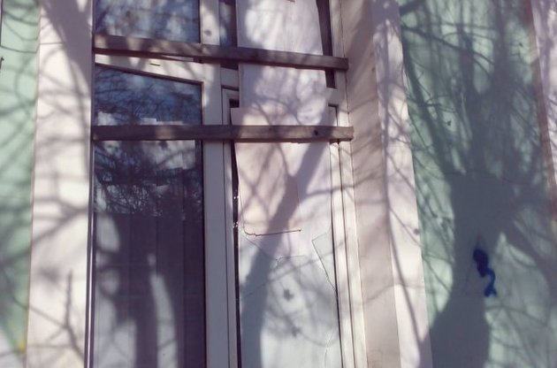 Разбили стекло в помещение Симферопольского регионального меджлиса