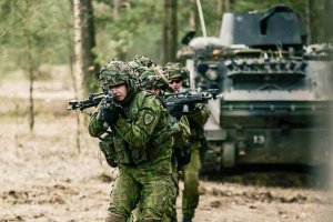 В Литве начались крупнейшие военные учения "Удар молнии"
