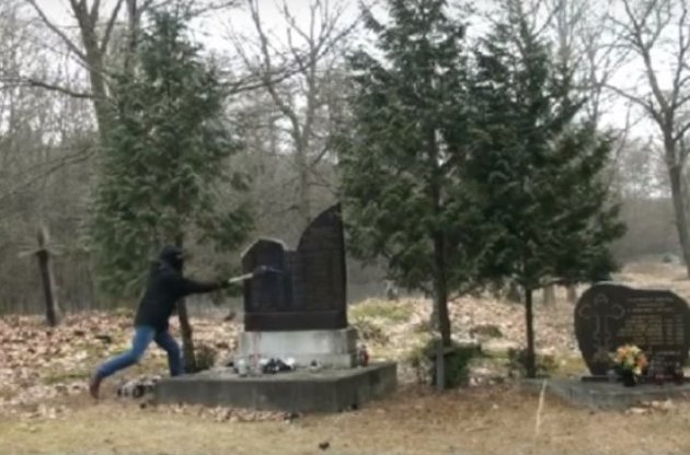 В Польще уничтожили памятник УПА