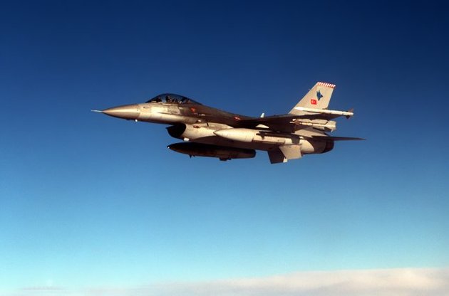 После теракта в Анкаре турецкие самолеты атаковали курдов в Ираке